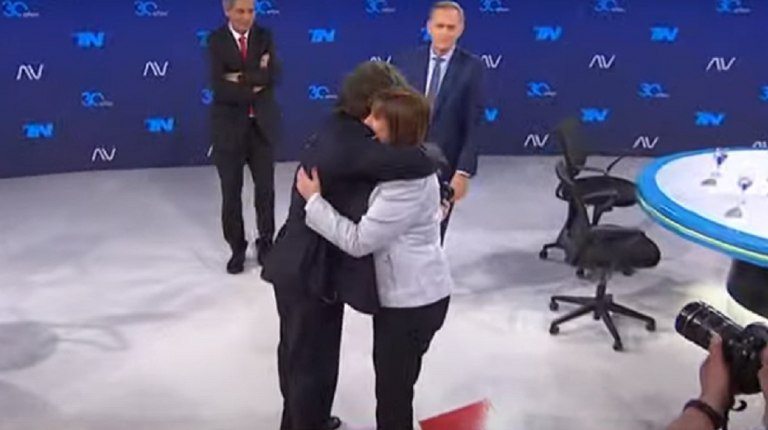 El abrazo entre Milei y Patricia Bullrich tras el acuerdo: “Hacé un buen Gobierno”