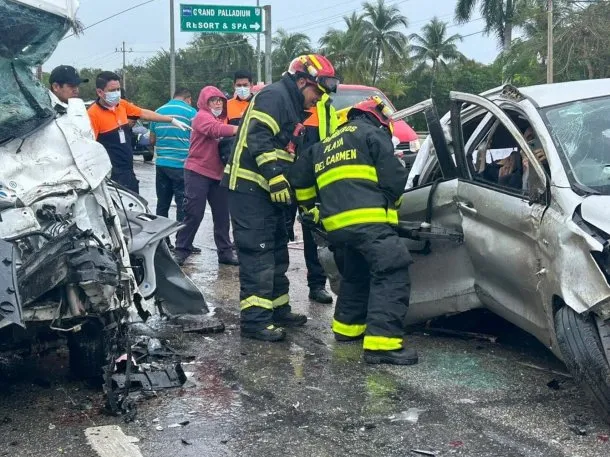 Accidente en Playa del Carmen: cinco argentinos mueren en un choque frontal