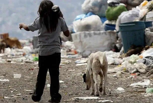 Milei lo hace: más del 57% de los argentinos es pobre, según la UCA