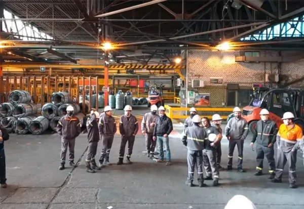 Sin acuerdo salarial, trabajadores de Acindar van al paro por tiempo indeterminado
