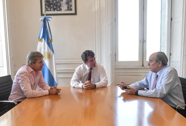 El Gobierno convocó a gobernadores este viernes para “establecer los pasos a seguir para la firma del Pacto de Mayo”