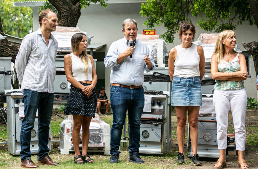 CASCALLARES ENTREGÓ MAQUINARIAS Y HERRAMIENTAS A EMPRENDEDORES BROWNIANOS