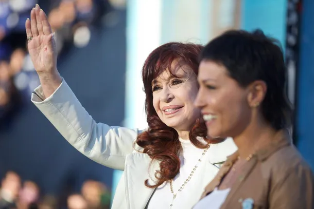 Cristina Kirchner sostuvo que no hay que eximir a las grandes empresas de impuestos: “Con eso sobra para cubrir todos los gastos de las universidades y los hospitales”