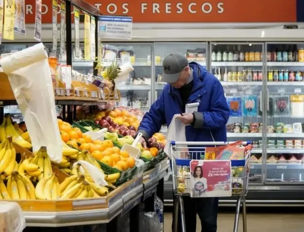 Flexibilizaron por decreto los controles a la importación de alimentos: amenaza la producción nacional