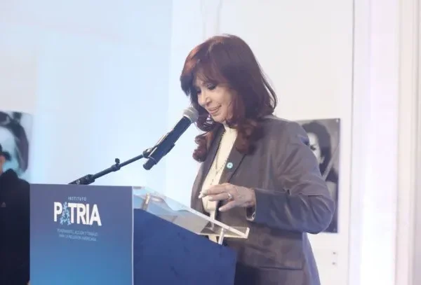 Cristina Kirchner explicó en detalle por qué el superávit de Javier Milei “es trucho”