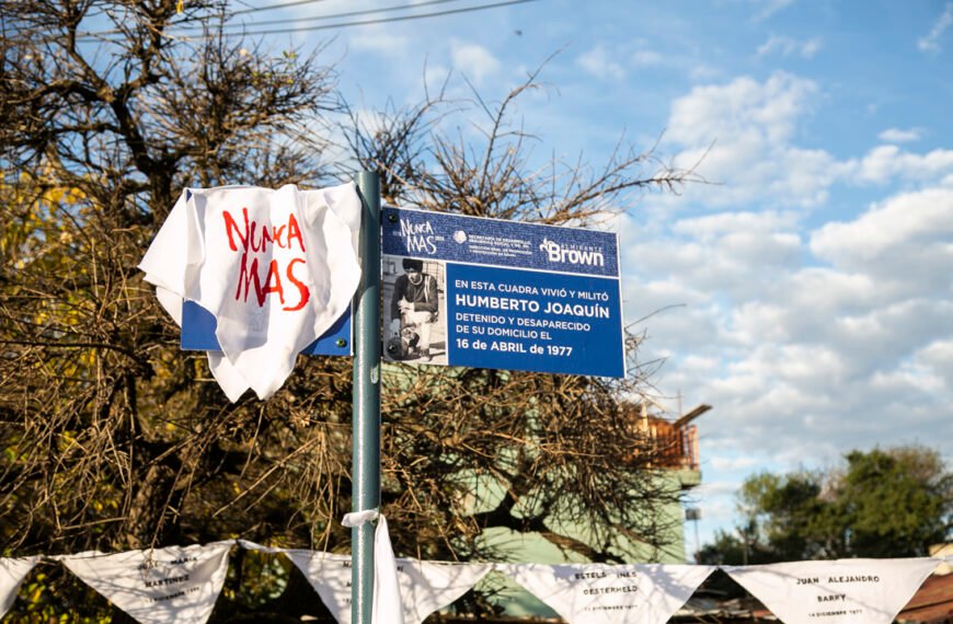 CON UN EMOTIVO ACTO, EL MUNICIPIO DE ALTE BROWN PUSO EN MARCHA EL PROGRAMA “ESQUINAS POR LA MEMORIA”