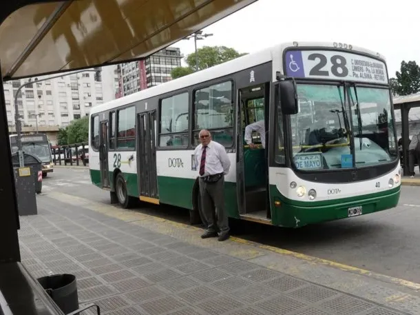 Qué líneas de colectivos funcionan en Buenos Aires en medio del paro general de la CGT