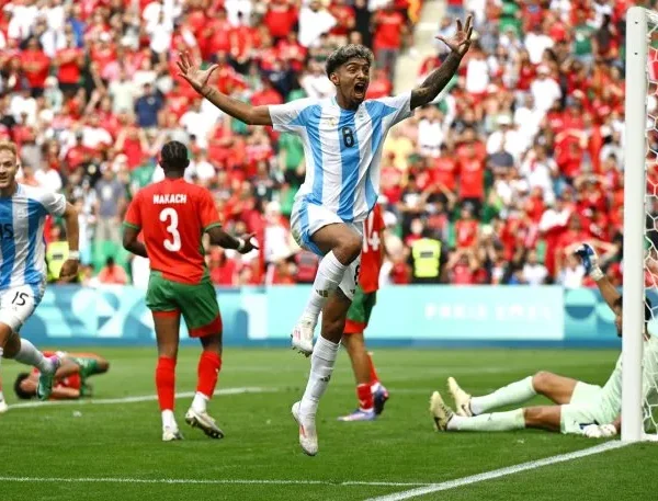 Papelón en los Juegos Olímpicos: se reanudó el partido, anularon el gol de Medina y Argentina perdió