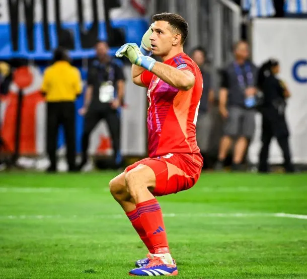 El baile del Dibu Martínez, héroe de la Selección Argentina ante Ecuador