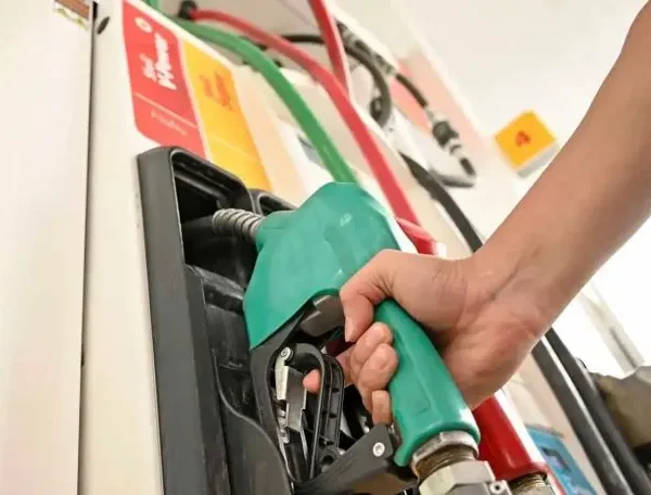 El Gobierno subió los impuestos sobre los combustibles y suma más presión a los precios en surtidor