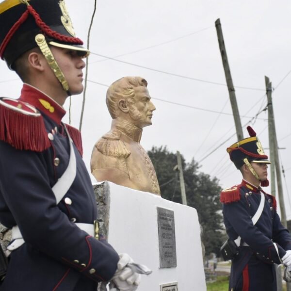 PRESENTARON LA PUESTA EN VALOR DE UN BUSTO EN HOMENAJE AL GENERAL SAN MARTÍN