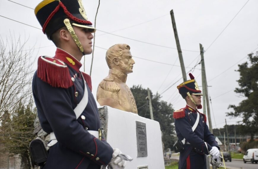 PRESENTARON LA PUESTA EN VALOR DE UN BUSTO EN HOMENAJE AL GENERAL SAN MARTÍN