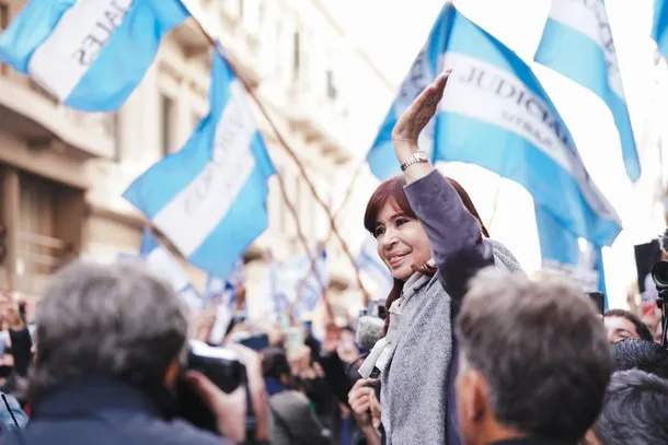 El mensaje de Cristina Kirchner para quienes se acercaron a verla en el Instituto Patria