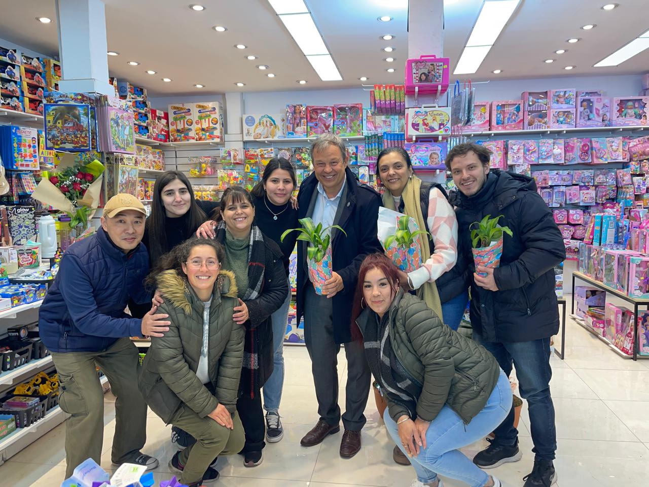 CASCALLARES PARTICIPÓ DE LA REAPERTURA DE UN TRADICIONAL COMERCIO DE BURZACO