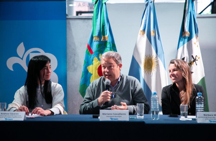 CASCALLARES PRESENTÓ EL PROGRAMA “BROWN PROTEGE” A SUS NIÑECES Y ADOLESCENCIAS