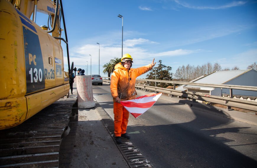 TRABAJAN EN LOS DOS EXTREMOS DEL PUENTE DE CLAYPOLE AVANZANDO CON SU RENOVACIÓN INTEGRAL