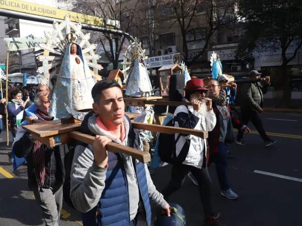 Miles de fieles peregrinaron al santuario de San Cayetano: los principales pedidos