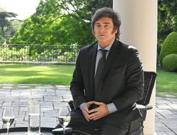 Javier Milei prepara un millonario asado para los “héroes” que avalaron el veto a la movilidad jubilatoria