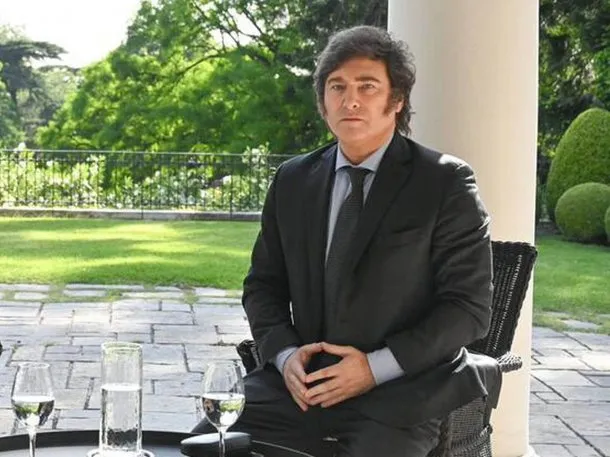 Javier Milei prepara un millonario asado para los “héroes” que avalaron el veto a la movilidad jubilatoria