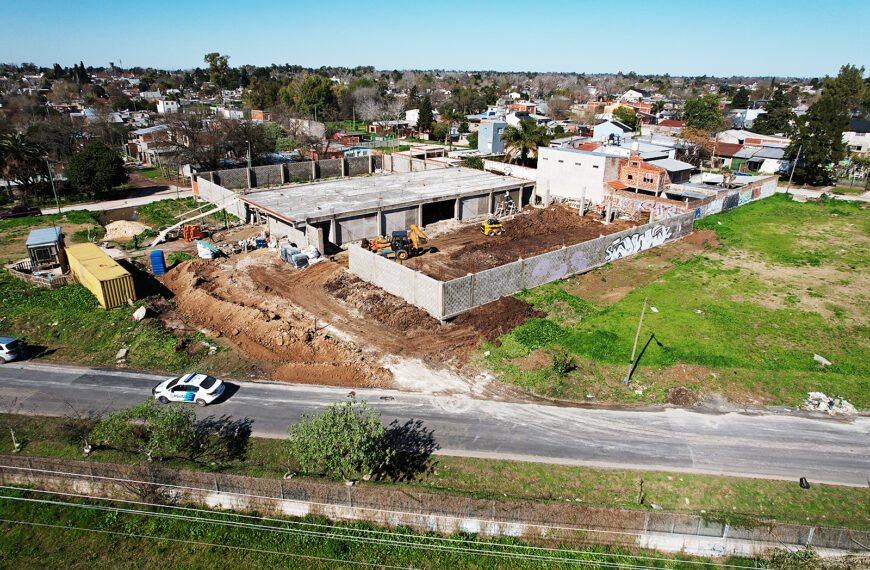 CON VARIOS FRENTES EN OBRA, TOMA FORMA EL NUEVO NATATORIO MUNICIPAL DE RAFAEL CALZADA