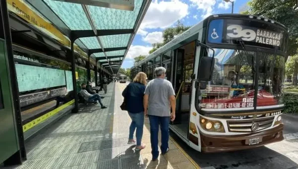 El Gobierno busca que se levante el paro de colectivos anunciado para este jueves