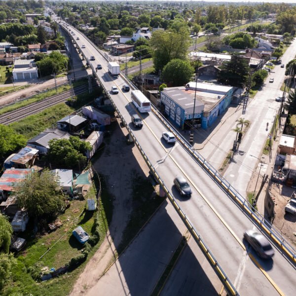 COMPLETARON LA RENOVACIÓN DEL PUENTE DE CLAYPOLE Y HABILITARON SUS DOS MANOS AL TRÁNSITO VEHICULAR