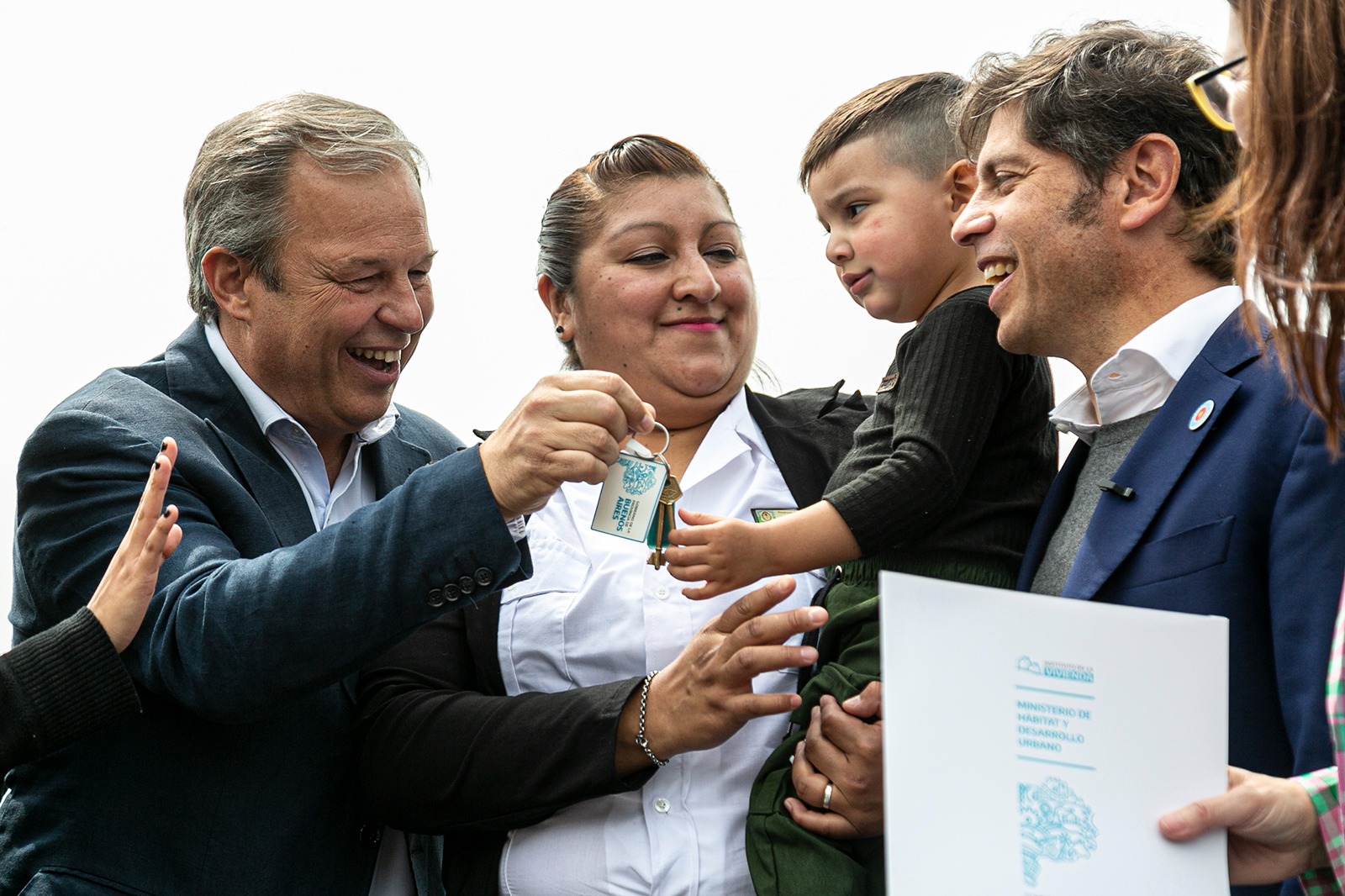 KICILLOF Y CASCALLARES ENTREGARON VIVIENDAS EN ALMIRANTE BROWN