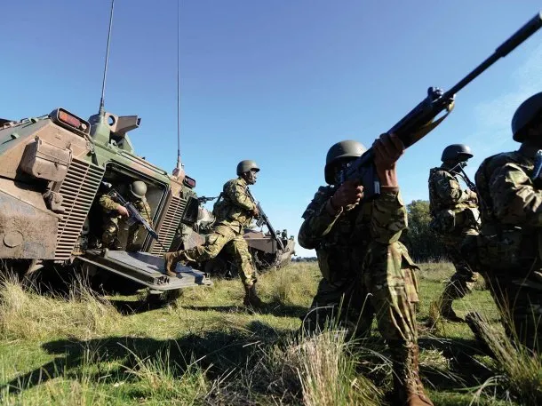 El Gobierno autorizó el accionar de las Fuerzas Armadas en el interior del país y fronteras