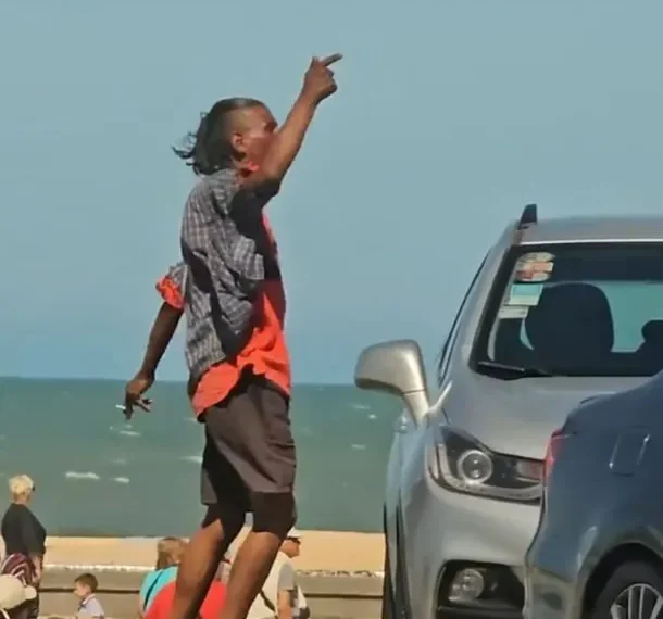 Mar del Plata: detuvieron a un “trapito” en la playa Bristol y el video es viral