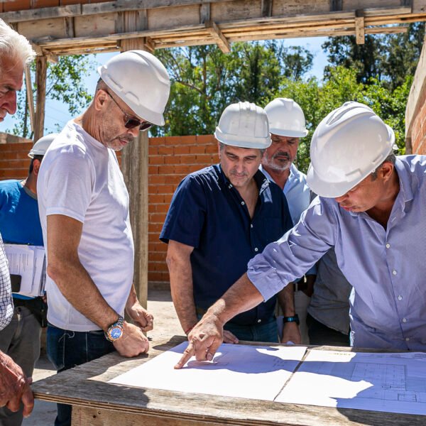 CASCALLARES RECORRIÓ LAS OBRAS QUE EJECUTAN EN EL NUEVO EDIFICIO DE LA ESCUELA N° 35