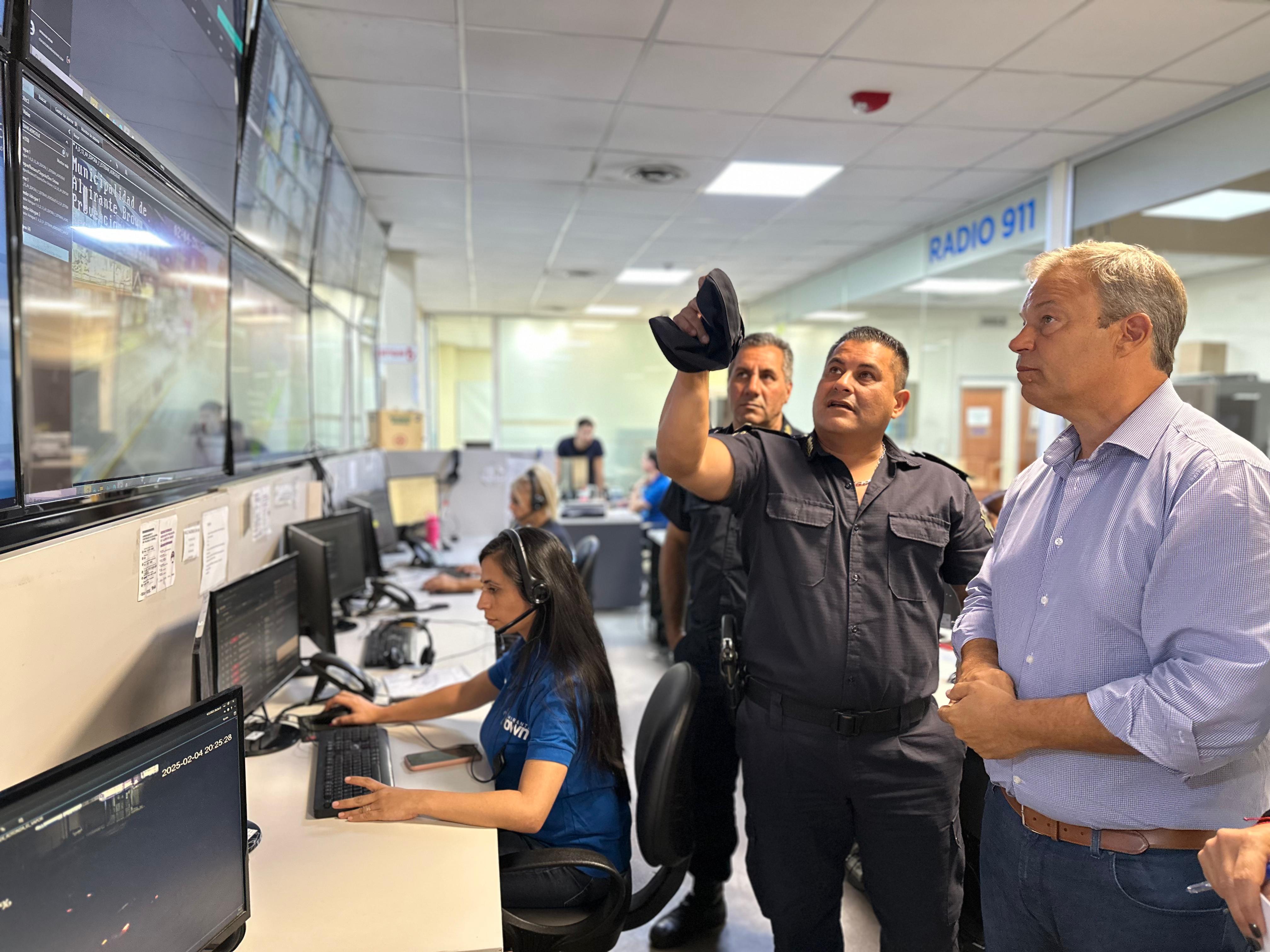 CASCALLARES MONITOREÓ DESDE EL COM MUNICIPAL EL DESEMPEÑO POLICIAL Y LOS SERVICIOS DE EMERGENCIAS