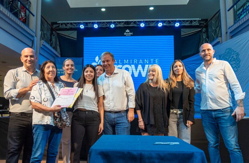 CASCALLARES ACOMPAÑÓ A FAMILIAS DE SIETE LOCALIDADES EN LA FIRMA DE SUS ESCRITURAS