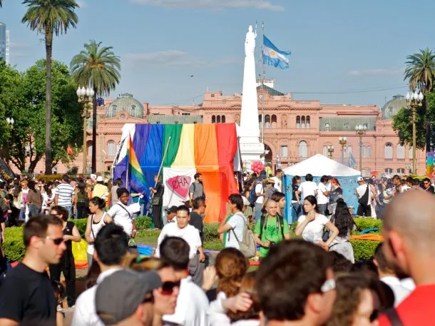 Quiénes son los famosos que confirmaron que irán a la marcha del sábado contra los dichos de Milei