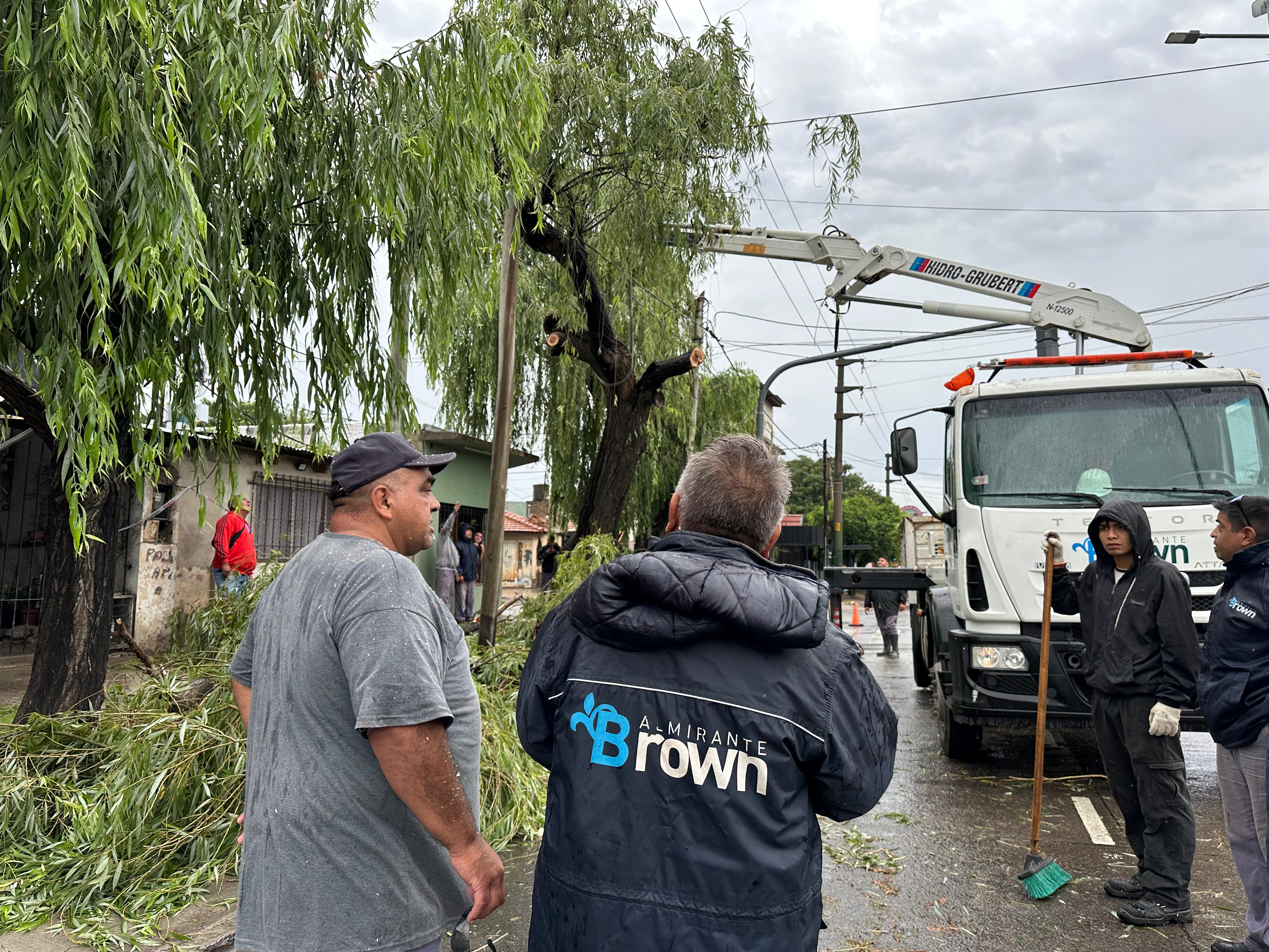 EL MUNICIPIO DE ALTE BROWN TRABAJA EN LA CALLE MITIGANDO LOS EFECTOS DE LA TORMENTA