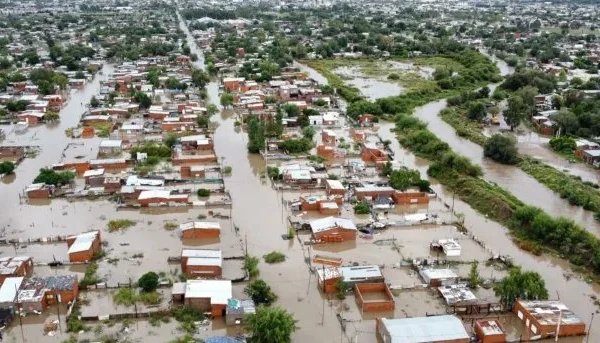 Alerta por tormentas fuertes en Bahía Blanca y preocupación máxima: suspenden clases y transporte público