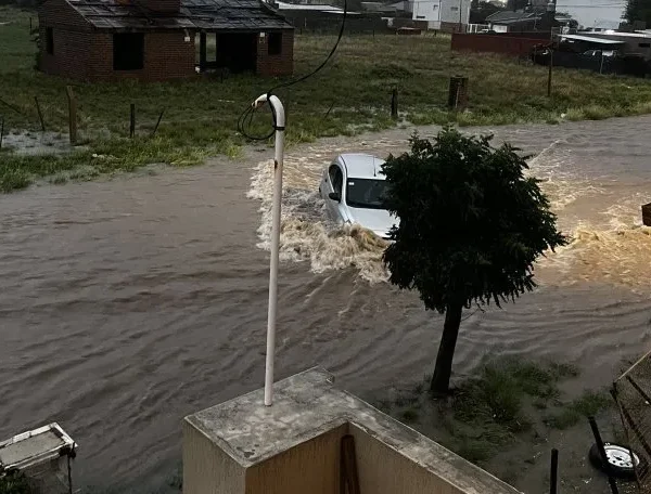 Sólo cada 100 años se da una lluvia de 150 mm en Bahía Blanca: anoche cayeron 300 mm en 6 horas