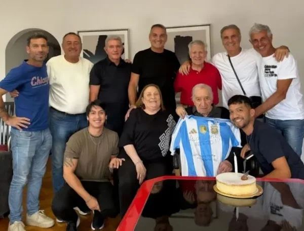 La conmovedora sorpresa de los campeones del ’86 a Carlos Bilardo en su cumpleaños 87