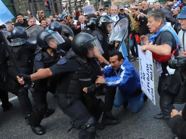 Contundente fallo de la jueza que liberó a los detenidos en el Congreso: “en democracia, toda persona debe poder expresarse”