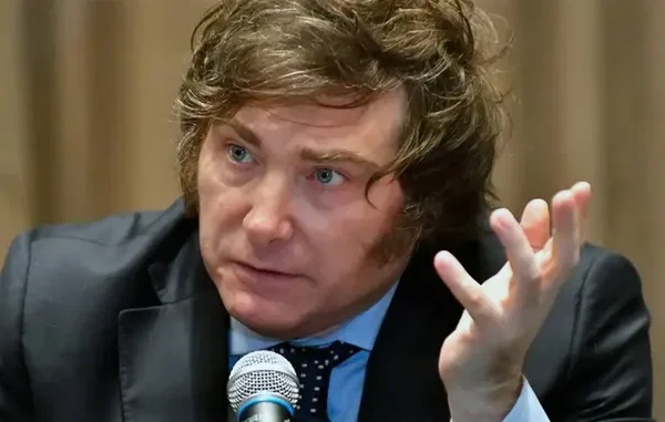 The Economist le pide a Javier Milei que devalúe a cambio de “una cantidad generosa de dinero” del FMI