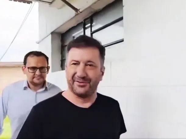Salieron a la luz imágenes que comprometen a Edgardo Kueider: cuenta plata en su despacho