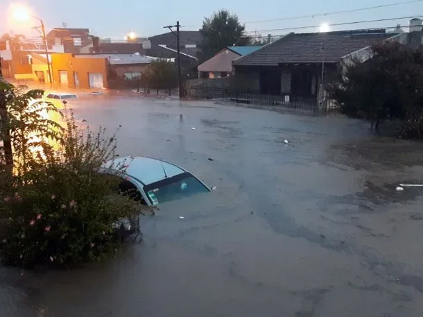 Fotos y videos de la catástrofe climática en Bahía Blanca: fuerte inundación en la Ciudad