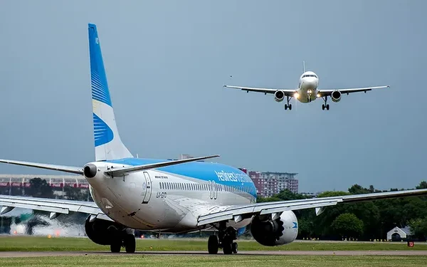 Controladores Aéreos adhieren al paro de la CGT y el 10 de abril no habrá vuelos