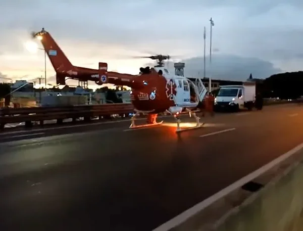 Avenida General Paz: rescataron en helicóptero a una motociclista herida