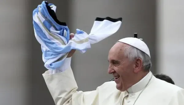 El conmovedor video de la AFA para homenajear al papa Francisco: “El argentino que jugó para el mundo”