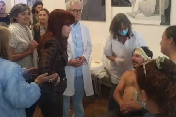 Cristina Kirchner asistió personalmente a heridos por la nueva represión del Gobierno