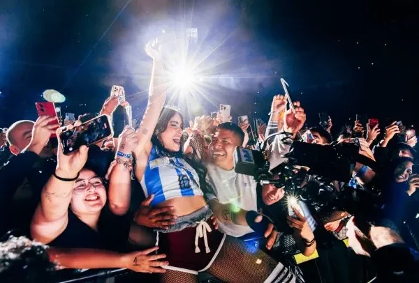 Cuando Lali Espósito canta, el país escucha: 90 mil personas en Vélez fueron testigos