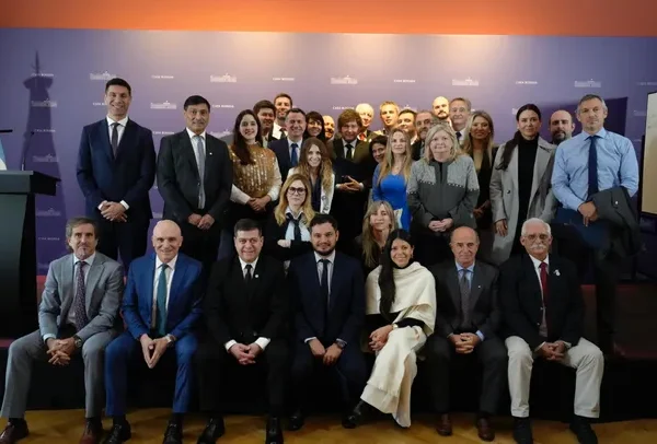 Javier Milei convocó a sus diputados para explicar el “plan colchón”