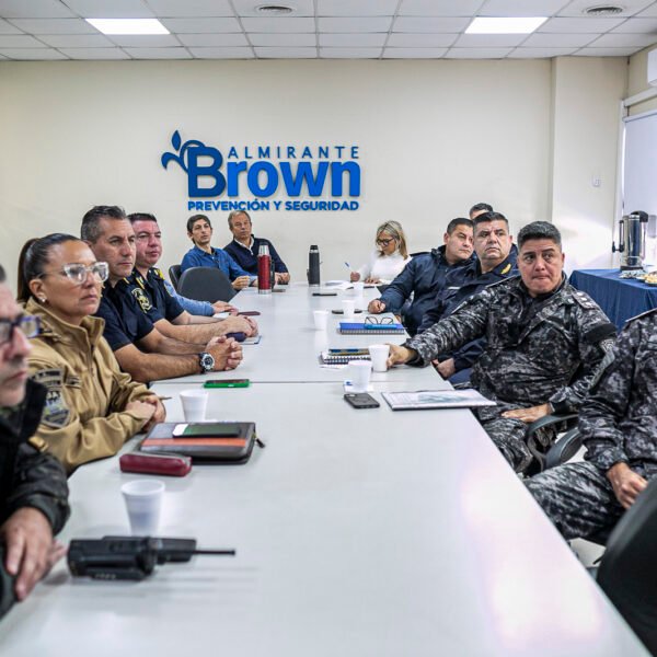 CASCALLARES ACOMPAÑÓ A JEFES POLICIALES EN EL ANÁLISIS DE LA EVOLUCIÓN DE LOS PATRULLAJES PREVENTIVOS EN ALTE BROWN