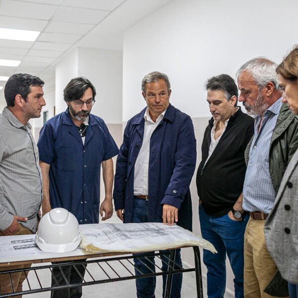 CASCALLARES RECORRIÓ LAS OBRAS DE AMPLIACIÓN DE LA ESCUELA TÉCNICA N°4 DE BURZACO