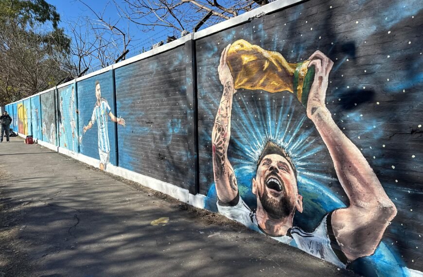 ALMIRANTE BROWN HOMENAJEÓ A LIONEL MESSI CON UN MURAL POR SU CUMPLEAÑOS NÚMERO 38
